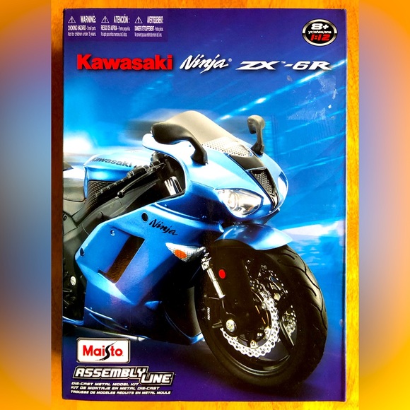 Maisto Motorcycle Building Kit - Kawasaki Ninja ZX-6R Assembly Line - Picture 1 of 8